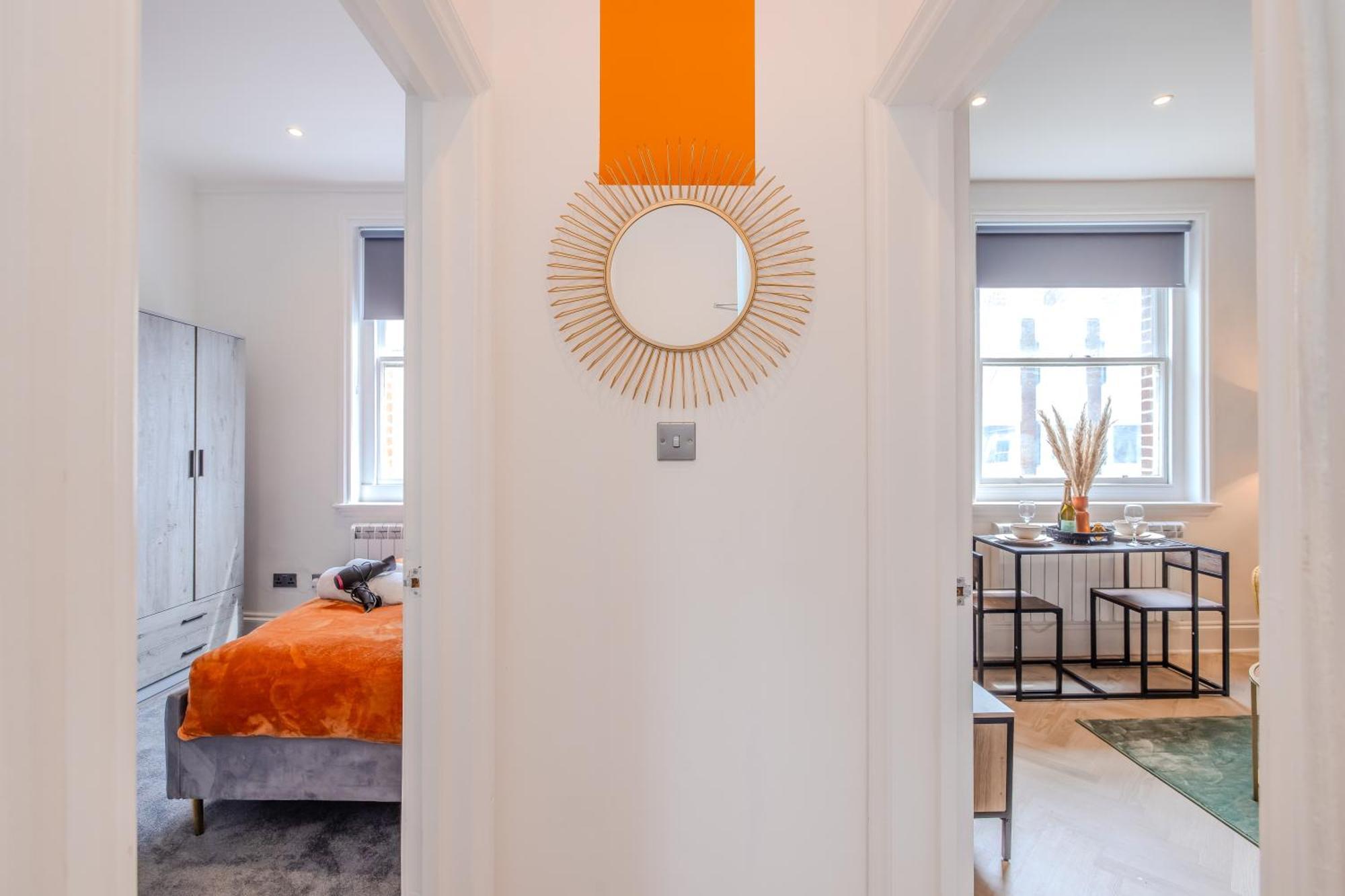 Super One Bedroom Flat I Next To Station I Walking Distance To