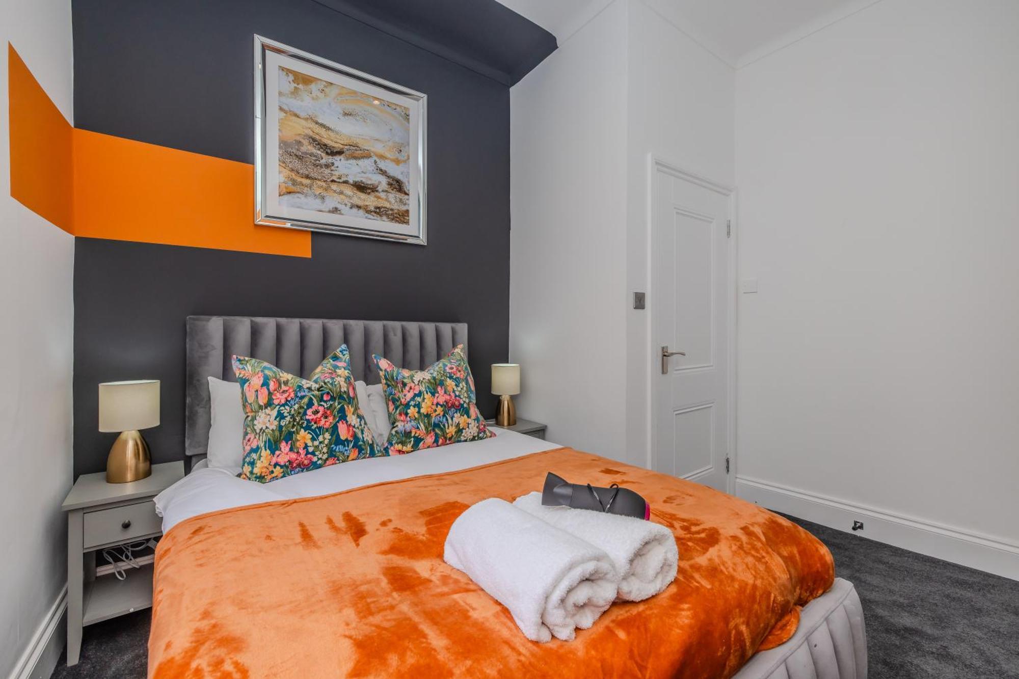 Super One Bedroom Flat I Next To Station I Walking Distance To Apartment
