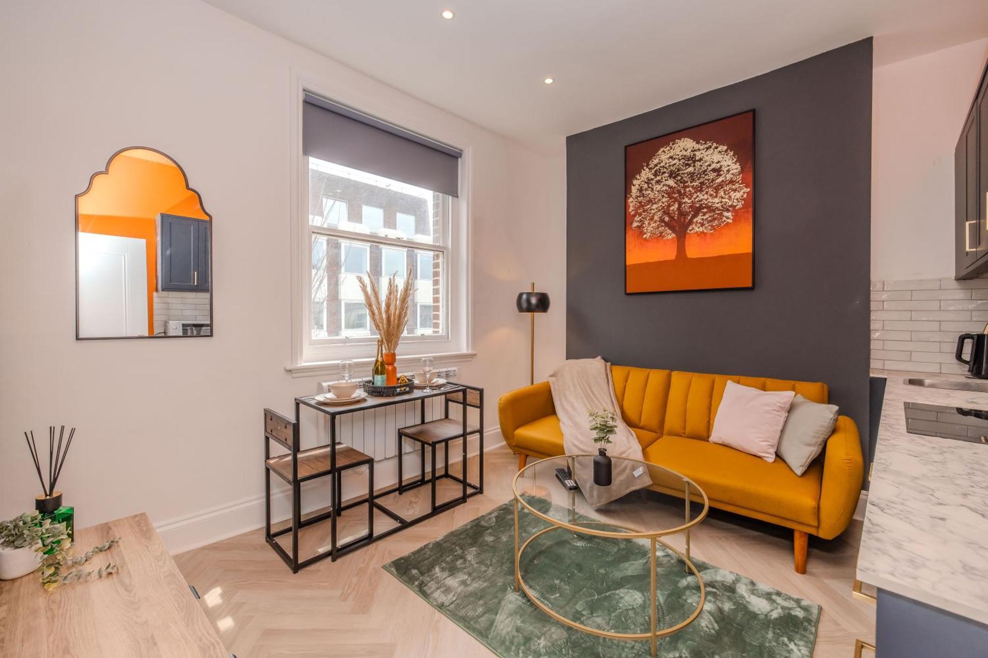 Apartment Super One Bedroom Flat I Next To Station I Walking Distance To