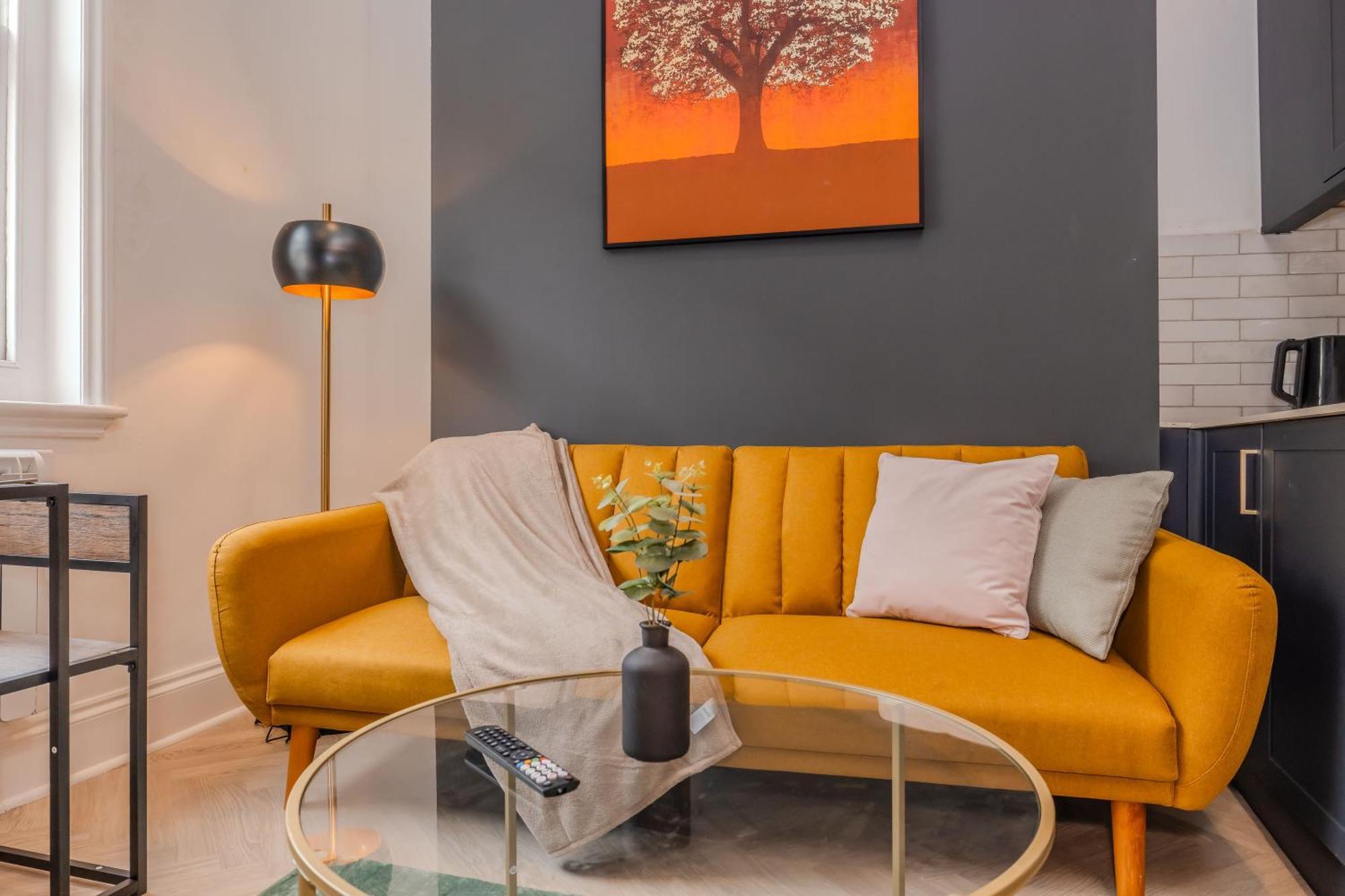 Apartment Super One Bedroom Flat I Next To Station I Walking Distance To
