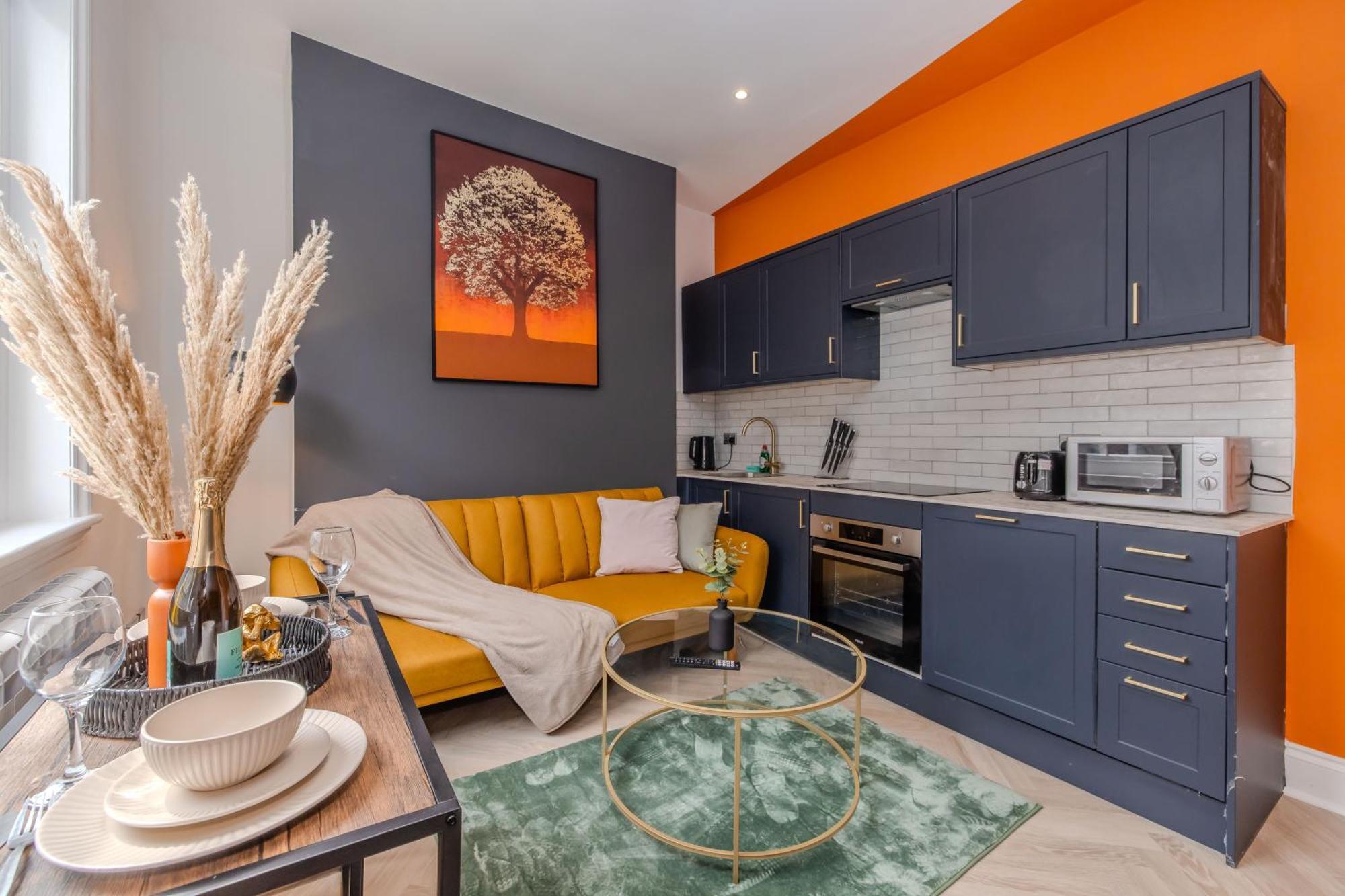 Super One Bedroom Flat I Next To Station I Walking Distance To *