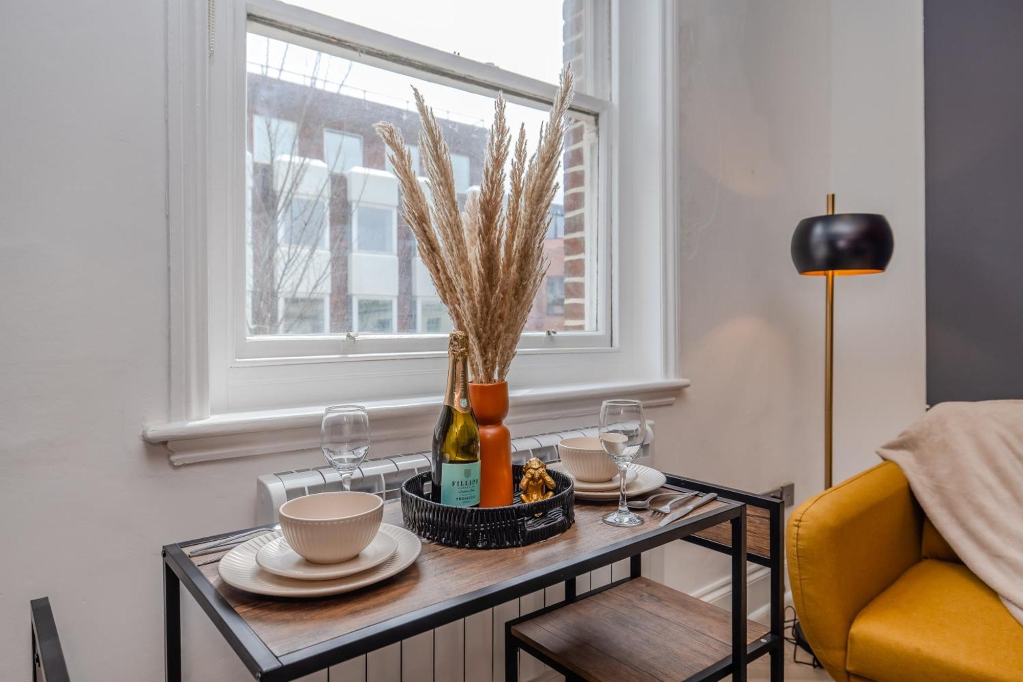 Apartment Super One Bedroom Flat I Next To Station I Walking Distance To
